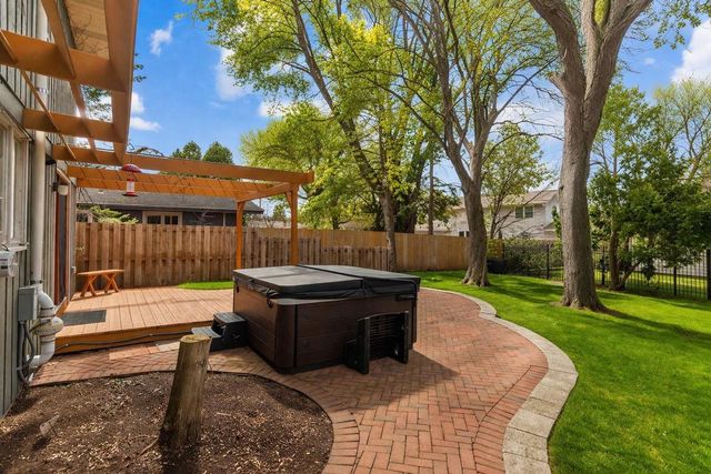1913 N OUTAGAMIE STREET, Appleton, WI 54914