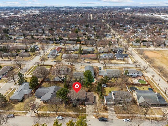 1913 N OUTAGAMIE STREET, Appleton, WI 54914