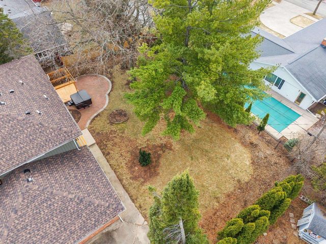 1913 N OUTAGAMIE STREET, Appleton, WI 54914