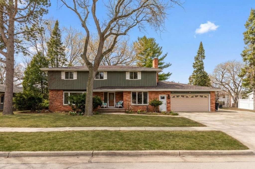 1913 N OUTAGAMIE STREET, Appleton, WI 54914