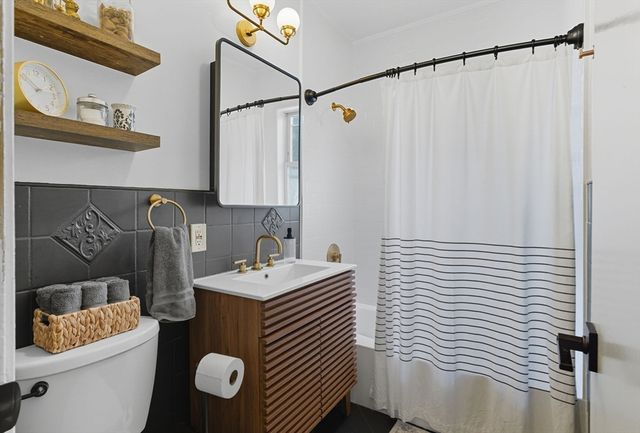 20 Rice St 2, Brookline, MA 02445