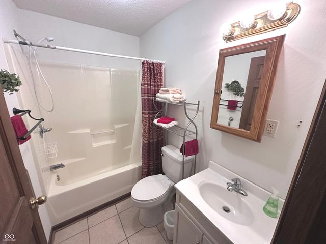 808 N 700 E, Franklin, IN 46131