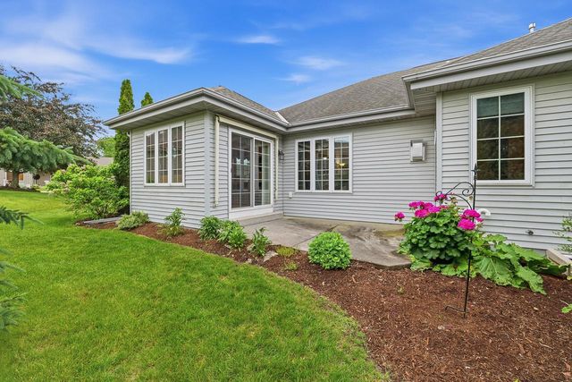 106 Sarahs WAY, Sheboygan Falls, WI 53085