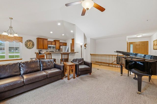 106 Sarahs WAY, Sheboygan Falls, WI 53085