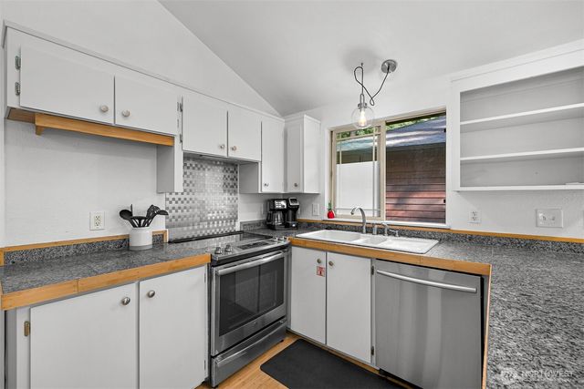 1 Sugarpine Place, Bellingham, WA 98229