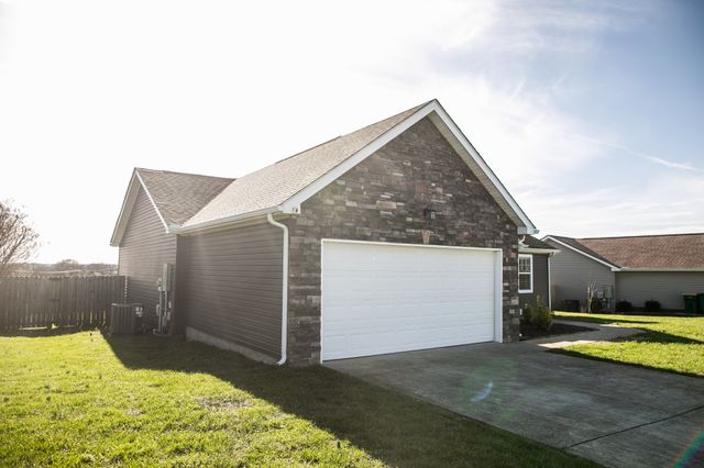 1009 McCormick Xing, Spring Hill, TN 37174