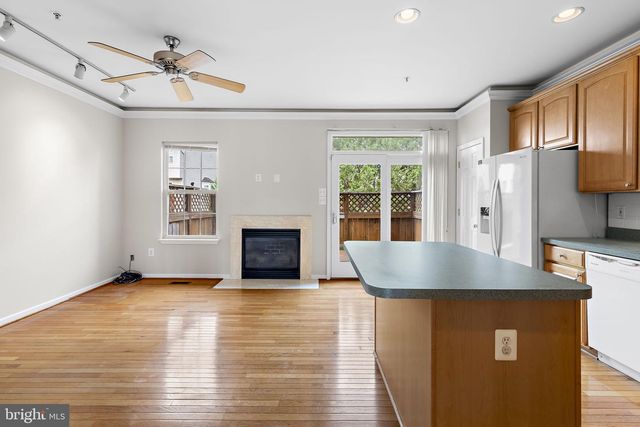 7 CATERHAM CT, Baltimore, MD 21237