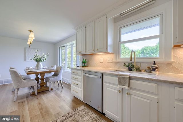 1260 CLOVERTON DR, Columbia, PA 17512