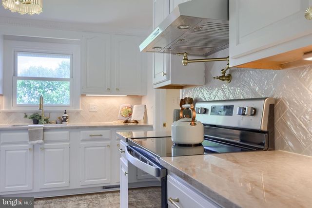 1260 CLOVERTON DR, Columbia, PA 17512