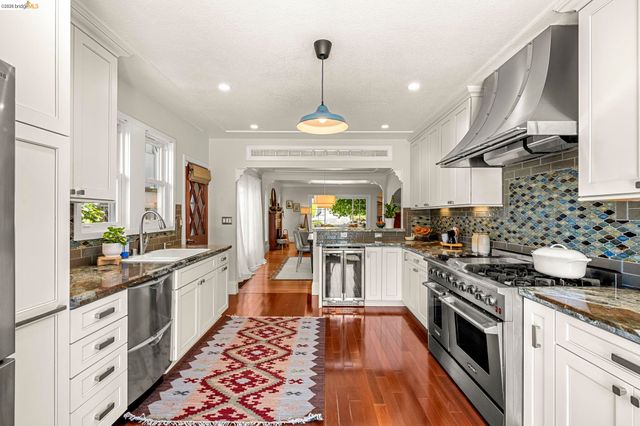 791 Santa Ray Avenue, Oakland, CA 94610