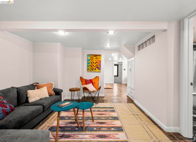 791 Santa Ray Avenue, Oakland, CA 94610