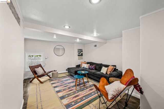 791 Santa Ray Avenue, Oakland, CA 94610