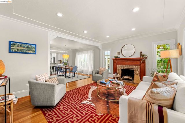 791 Santa Ray Avenue, Oakland, CA 94610