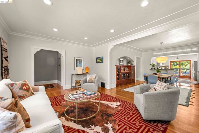 791 Santa Ray Avenue, Oakland, CA 94610