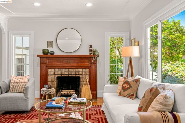 791 Santa Ray Avenue, Oakland, CA 94610