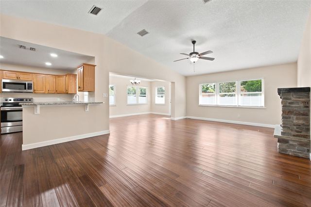 21 OAK COURT, Eustis, FL 32726
