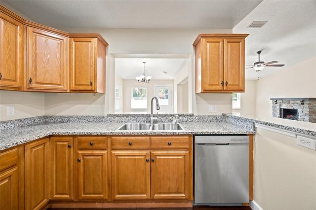 21 OAK COURT, Eustis, FL 32726