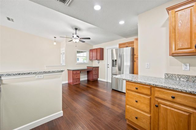 21 OAK COURT, Eustis, FL 32726