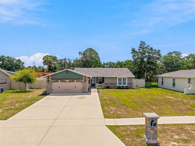 21 OAK COURT, Eustis, FL 32726