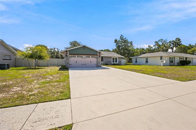 21 OAK COURT, Eustis, FL 32726