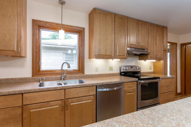 601 E Main Street, La Crosse, IN 46348