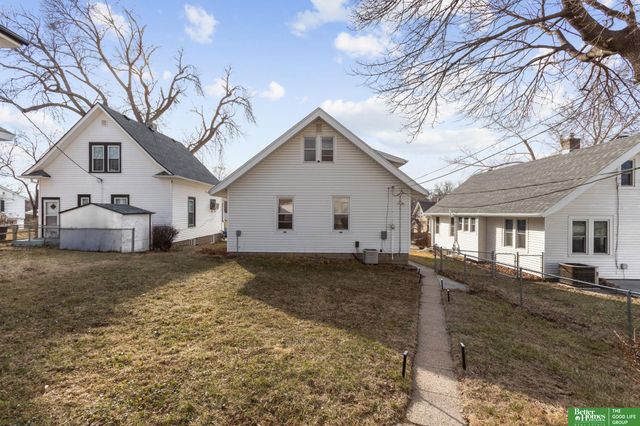 3079 S 34th Street, Omaha, NE 68105