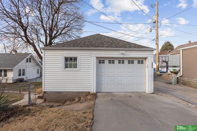 3079 S 34th Street, Omaha, NE 68105