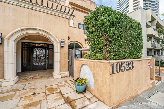 10523 Ashton Avenue 202, Los Angeles, CA 90024