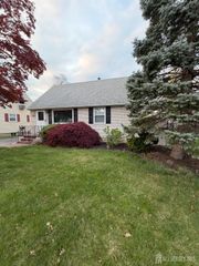 335 Edgeworth Street, Middlesex, NJ 08864