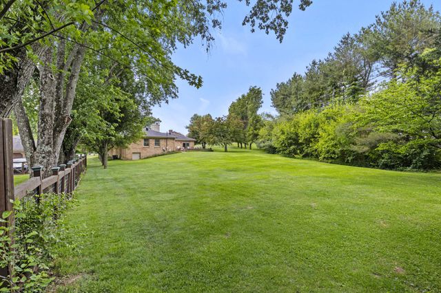 18 Casa Landa Way, Winchester, KY 40391