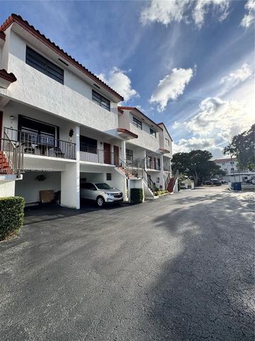 421 Swallow Dr 10, Miami Springs, FL 33166