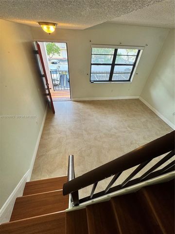 421 Swallow Dr 10, Miami Springs, FL 33166