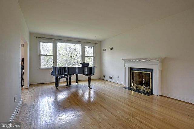 7033 31ST STREET, Washington, DC 20015