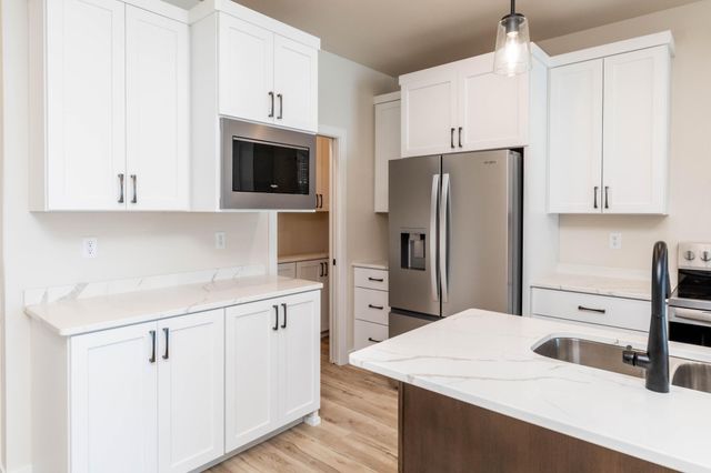 10311 Burgundy Drive, Horace, ND 58047