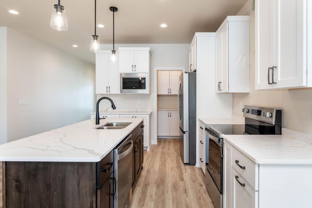 10311 Burgundy Drive, Horace, ND 58047