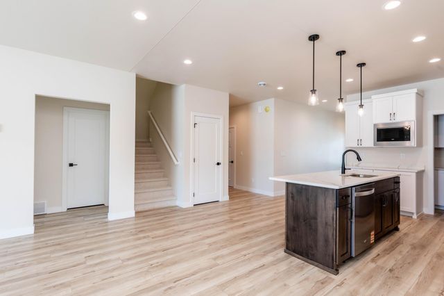 10311 Burgundy Drive, Horace, ND 58047