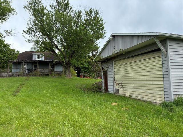 105 Lentz Rd, Unity Twp, PA 15650