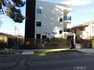 22735 Del Valle Street 3, Woodland Hills (los Angeles), CA 91364