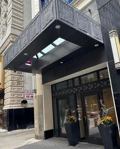 8 W MONROE Street P-12, Chicago, IL 60603