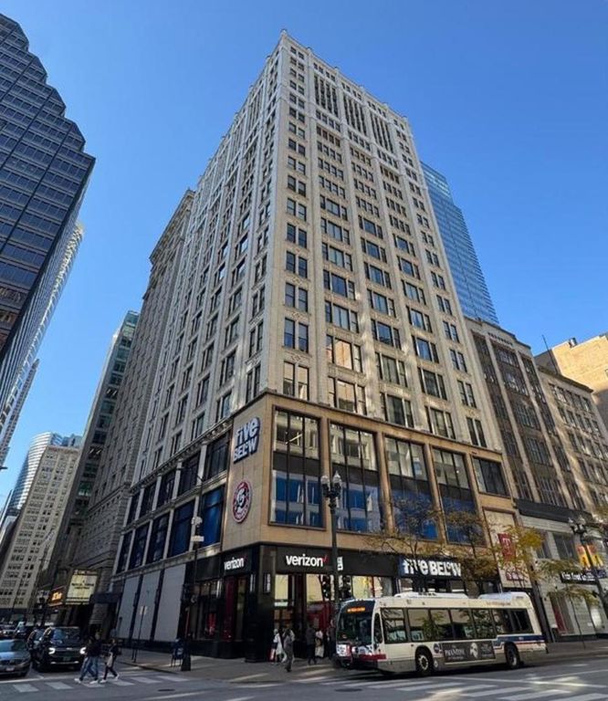 8 W MONROE Street P-12, Chicago, IL 60603
