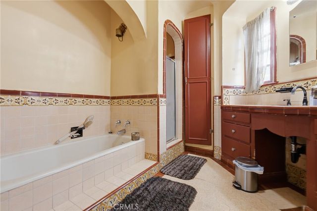 1308 W 82nd Street, Los Angeles, CA 90044