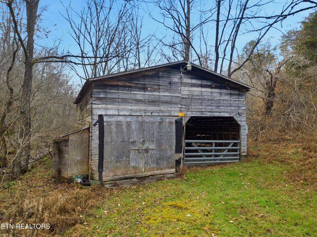 3522 Bogard Rd, Cosby, TN 37722