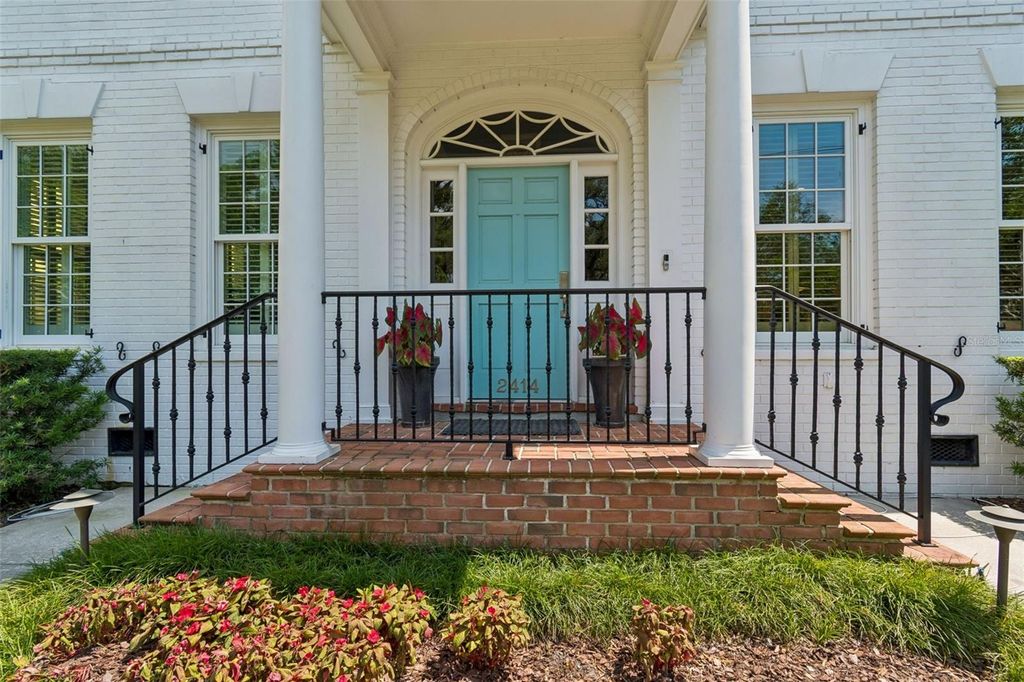 Image 2 of property listing at 2414 W COUNTRY CLUB AVENUE, Tampa, FL 33611