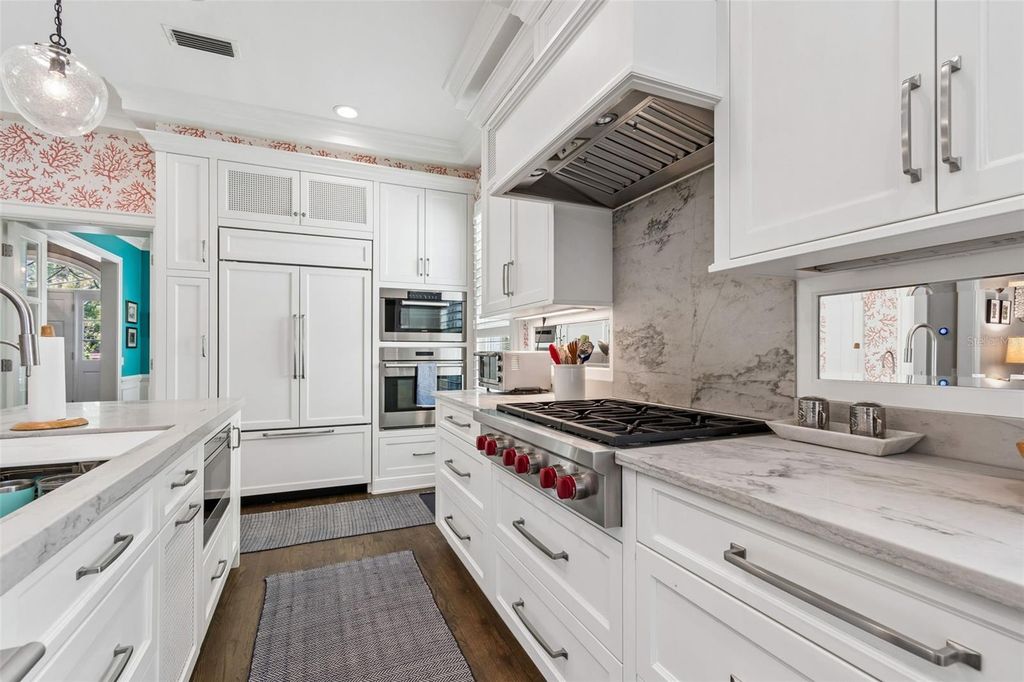Image 14 of property listing at 2414 W COUNTRY CLUB AVENUE, Tampa, FL 33611