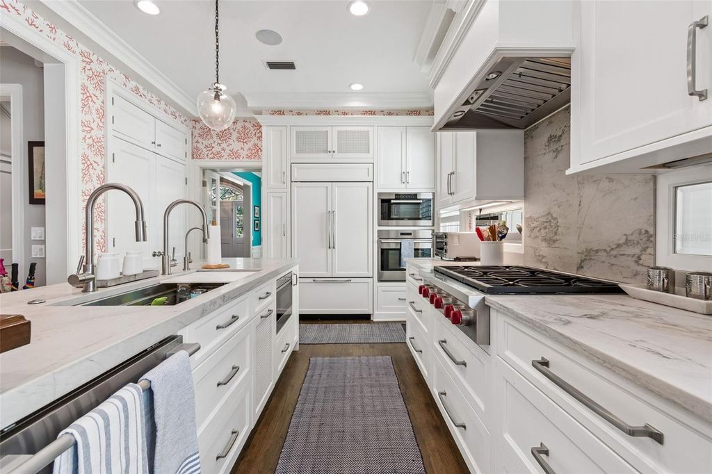 Image 16 of property listing at 2414 W COUNTRY CLUB AVENUE, Tampa, FL 33611
