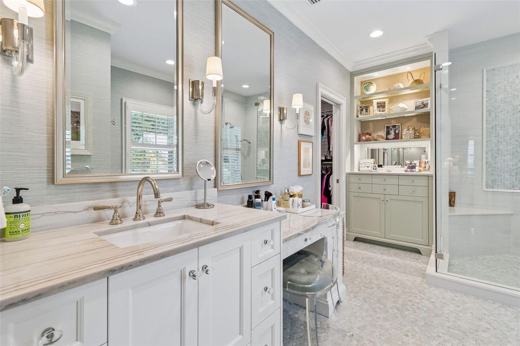 Image 26 of property listing at 2414 W COUNTRY CLUB AVENUE, Tampa, FL 33611