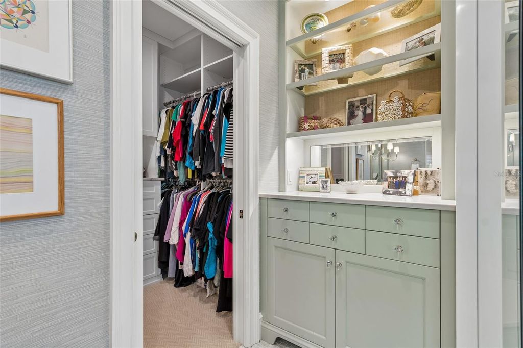 Image 28 of property listing at 2414 W COUNTRY CLUB AVENUE, Tampa, FL 33611