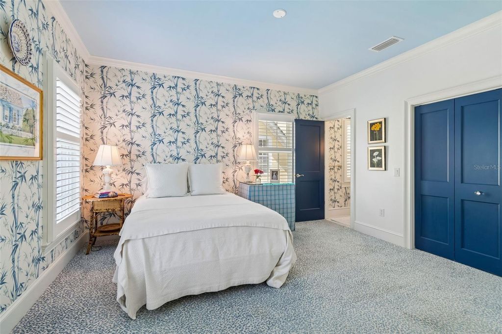 Image 31 of property listing at 2414 W COUNTRY CLUB AVENUE, Tampa, FL 33611