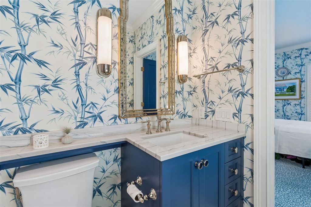 Image 32 of property listing at 2414 W COUNTRY CLUB AVENUE, Tampa, FL 33611