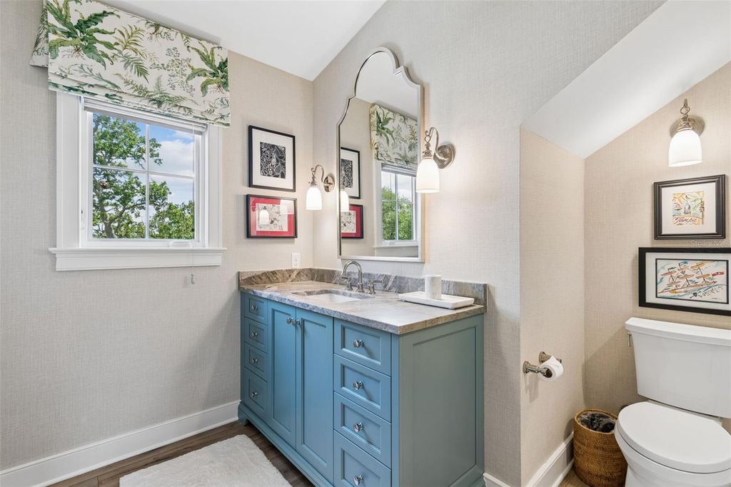 Image 46 of property listing at 2414 W COUNTRY CLUB AVENUE, Tampa, FL 33611